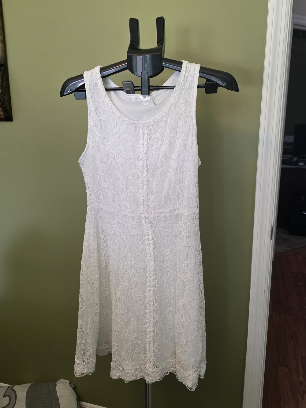 Lace Overlay White Sleeveless Dress